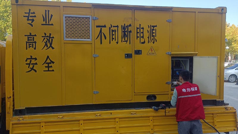 达孜柴油发电机组和UPS电源配合使用时，如何避免切换过程中的电力中断？
